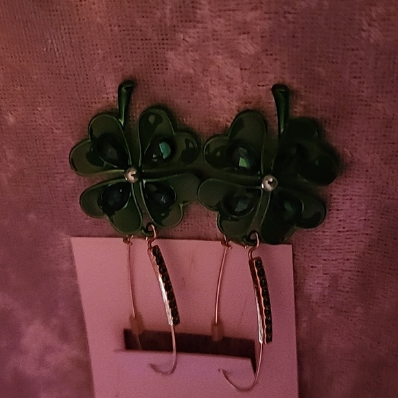☘️✨️💚NWT BETSEY JOHNSON SHAMROCK / CLOVER EARRINGS 💚✨️☘️ - Picture 7 of 8